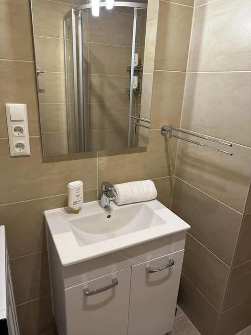 Apartamento Direkt Bei U1 Viena Exterior foto